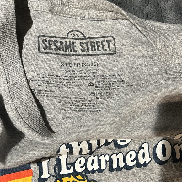 Sesame street graphic T-shirt | size S - Picture 2 of 3